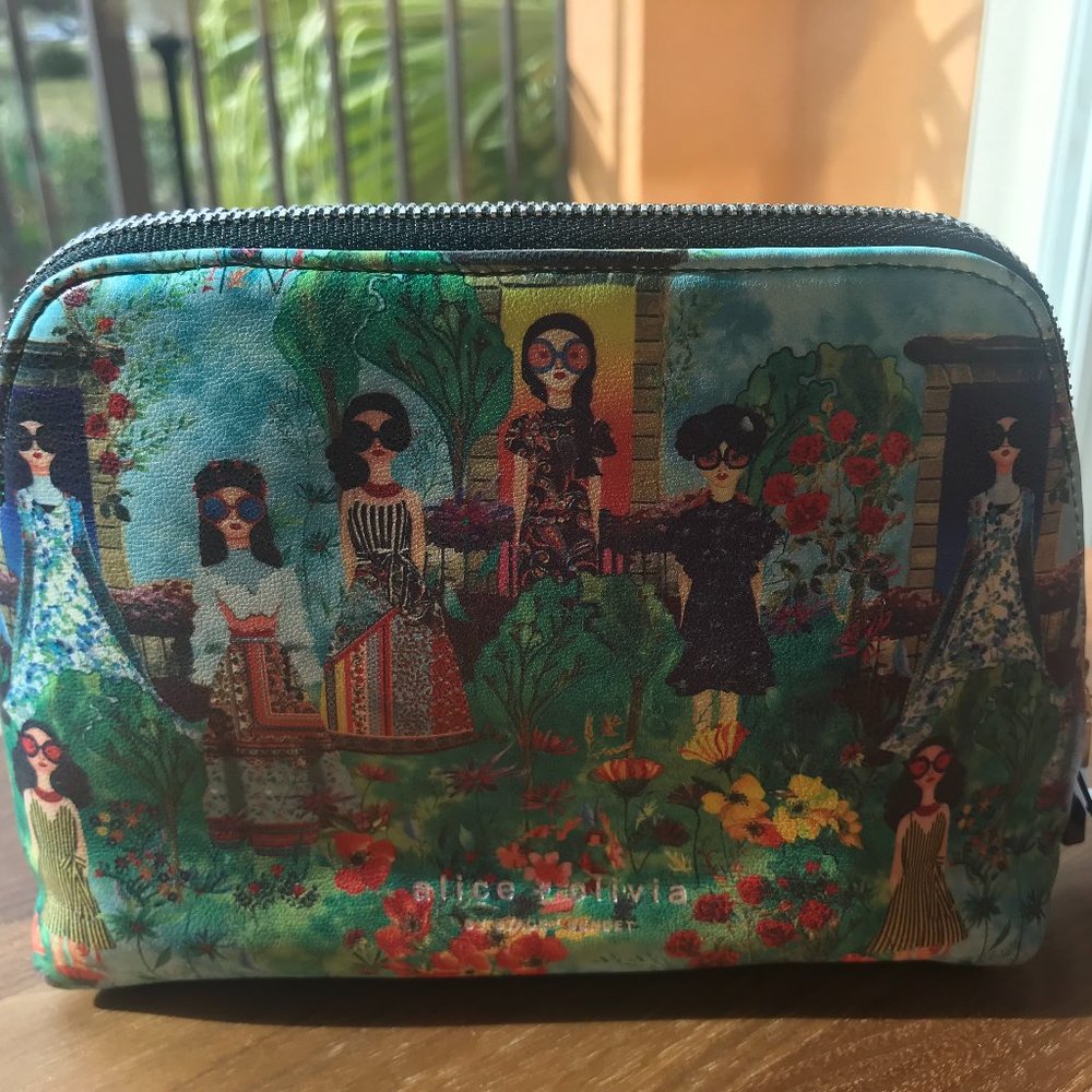 Authentic Alice Olivia Pouch Cosmetic Case NEW